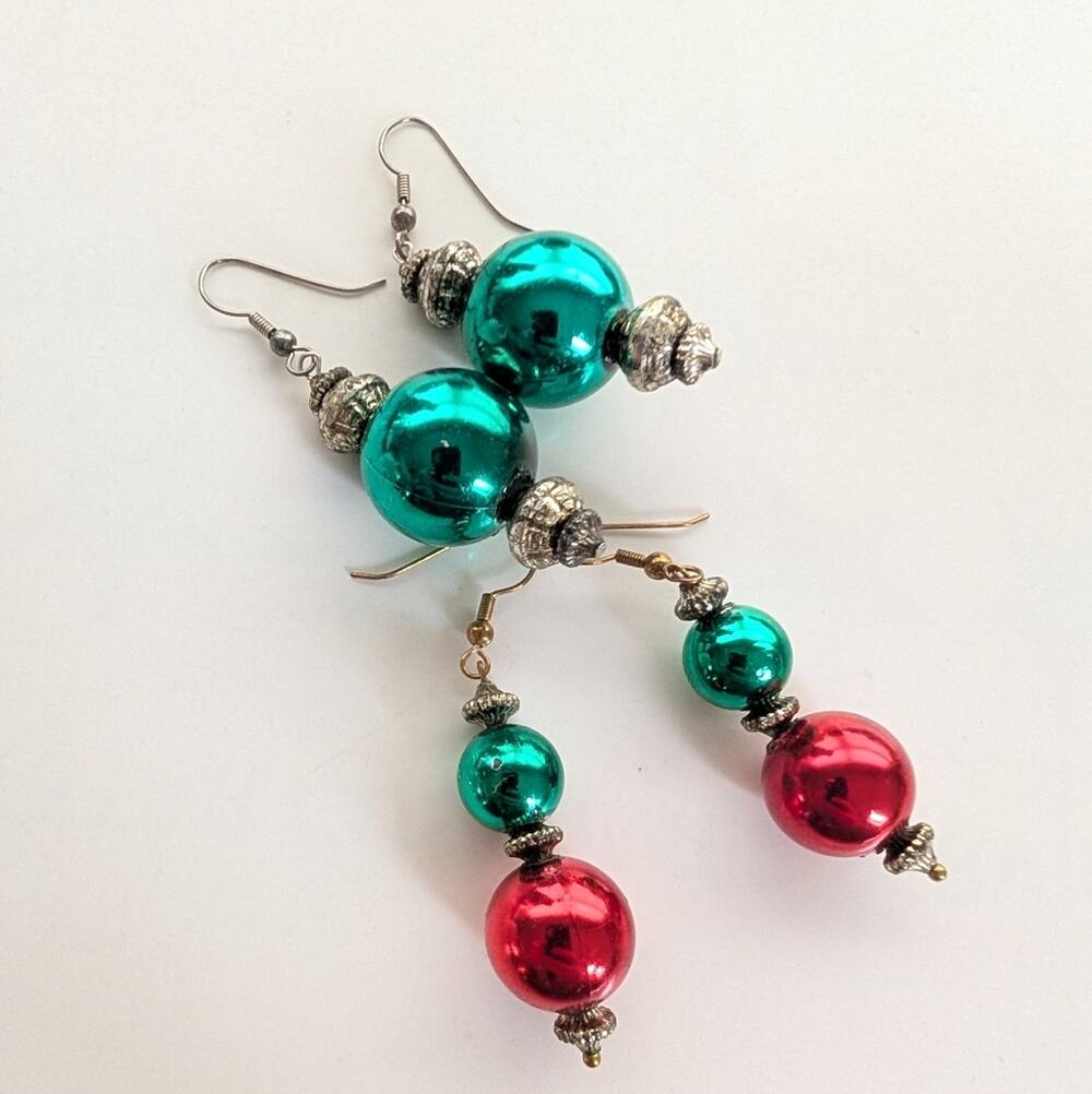 Vintage Estate Holiday Christmas Ornament Ball Bauble Dangle Hook Earrings